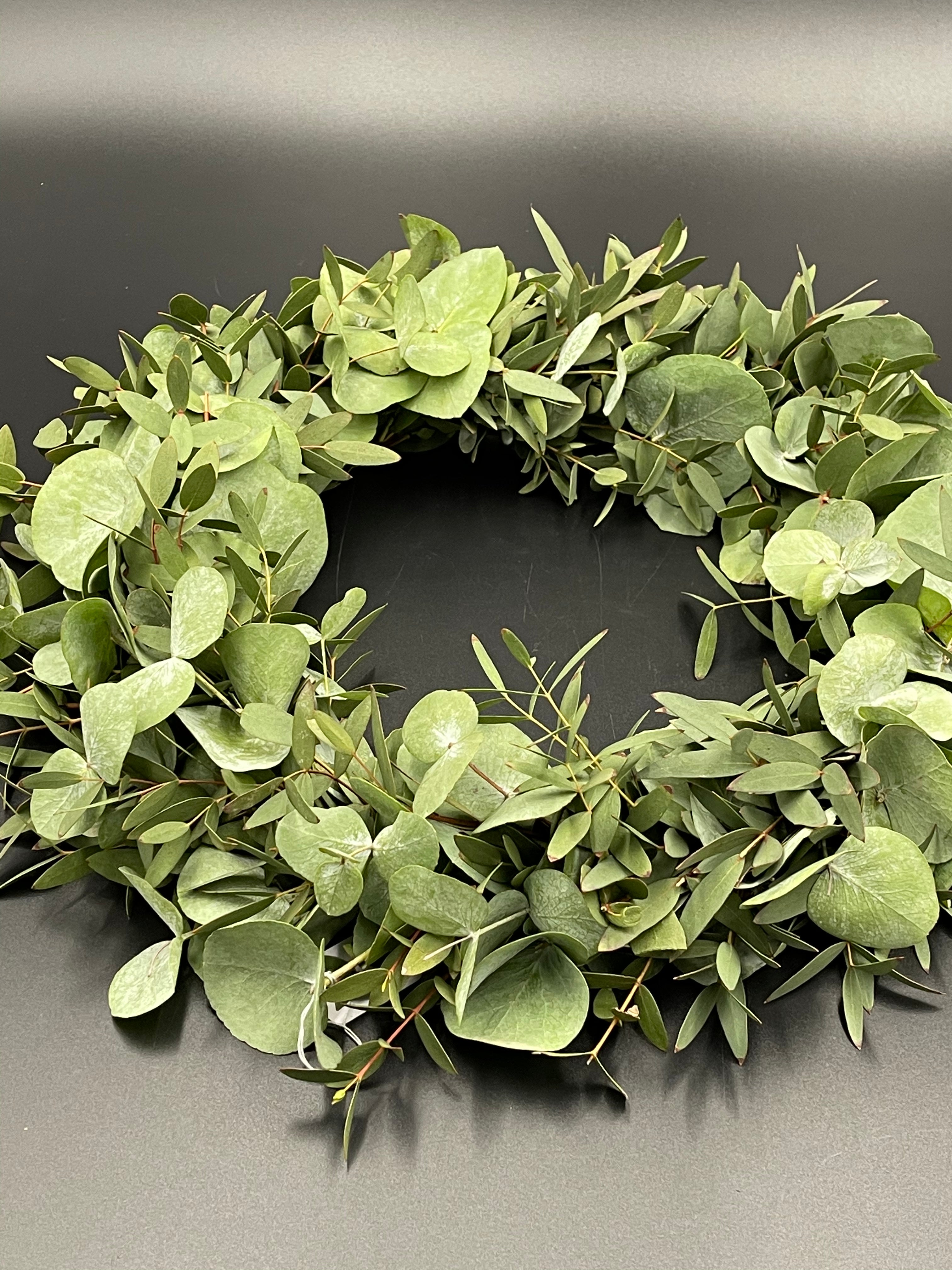 Eukalyptus Kranz – Florales und Keramik